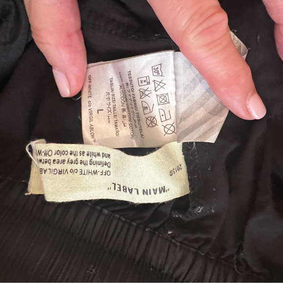 Men’s Off-White c/o Virgil Abloh “MAIN LABEL” shorts. Black. Size large. - Picture 6 of 11